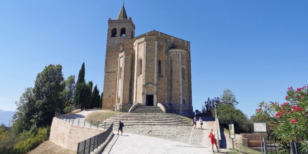 Iglesia de santa María de la Roca en Offida