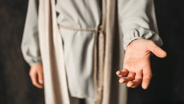 Jezus wyciąga rękę