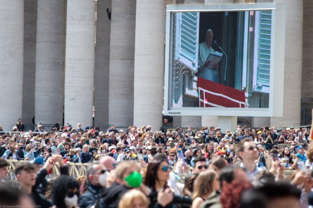 POPE-FRANCIS-REGINA-CAELI-ANGELUS
