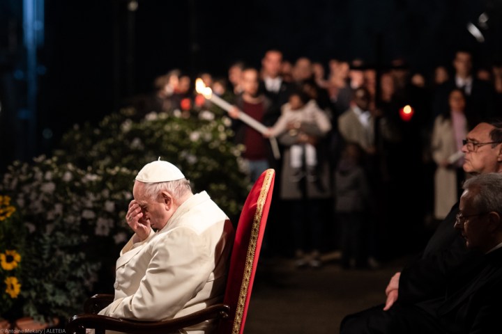 POPE-FRANCIS-VIA-CRUCIS-COLOSSEUM-Antoine-Mekary-ALETEIA