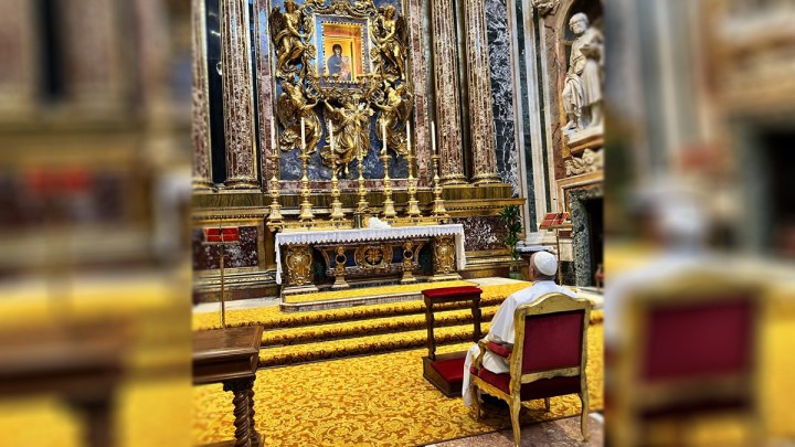 Pope-Francis-Basilica-of-Santa-Maria-Maggiore-Vergine-Salus-Populi-Romani