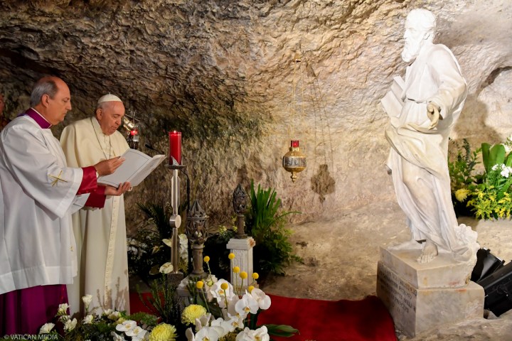 Pope-Francis-praying-in-the-Grotta-of-St.-Paul-at-the-Basilica-di-San-Paolo-in-Rabat