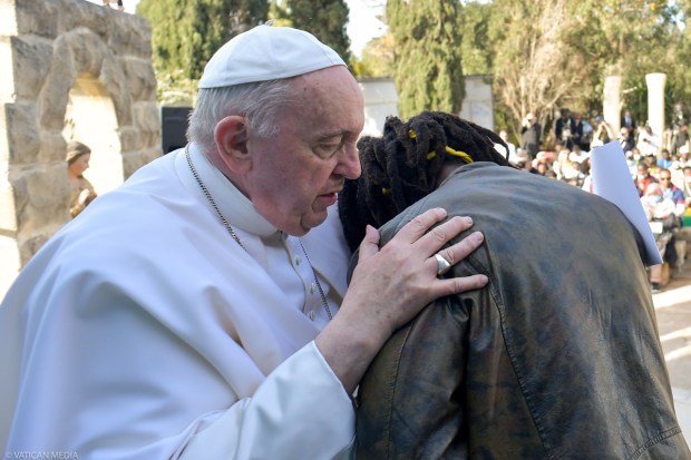 Pope-Francis-visit-to-the-John-XXIII-Peace-Lab-voluntary-organisation