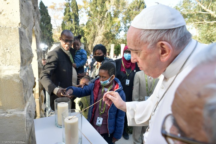 Pope-Francis-visit-to-the-John-XXIII-Peace-Lab-voluntary-organisation