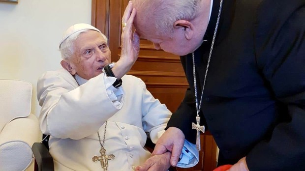 Pope-Emeritus-Benedette-XVI-and-Cardinal-Stanislaw-Dziwisz-archbishop-emeritus-of-Krakow