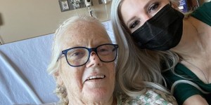 La enfermera que mima a los pacientes en sus días libres