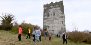 Un irlandés acoge a refugiados ucranianos en su castillo del siglo XV