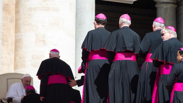 Pope Francis meet with bishop at the end of his weekly general audience