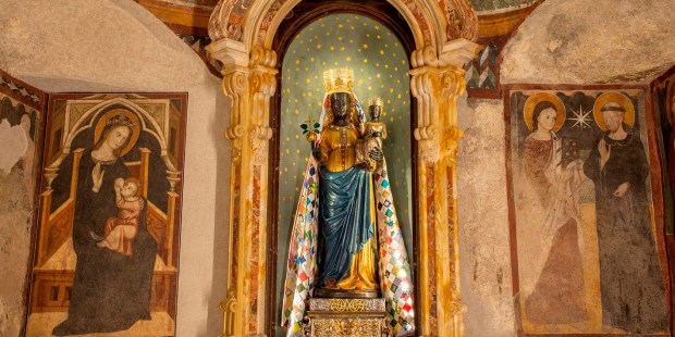 Manto de la Virgen de Oropa