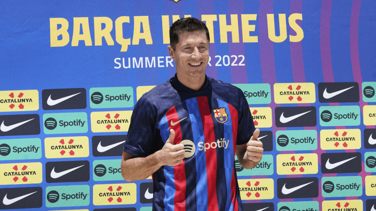 Robert Lewandowski presentation in FC Barcelona