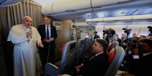 Salud, viajes, renuncia, anticoncepción, doctrina del descubrimiento&#8230; lo que dijo el Papa en el avión de vuelta de Canadá