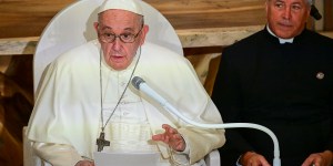 El Papa conoció la soledad y el dolor de los ancianos visitándolos y escuchándolos