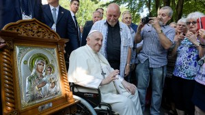 Pope-Francis-meets-with-guests-of-the-Fraternité-Saint-Alphonse-in-Quebec-AFP