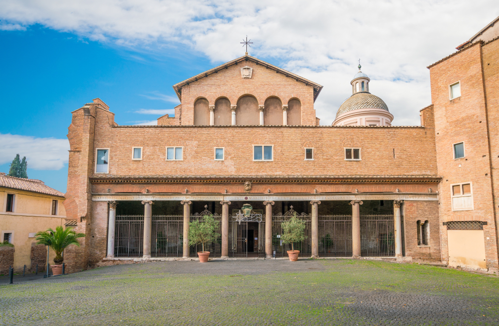 Basílica de san Juan y Pablo al Celio en Roma