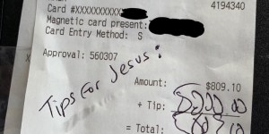 Dan unas misteriosas propinas en el nombre de Jesús