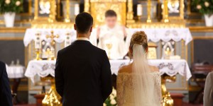 ¿Pueden los esposos darse la comunión mutuamente?