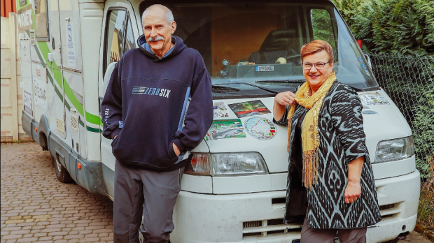 Una pareja de jubilados da la vuelta al mundo en autocaravana. ¡No cuentan  los años!