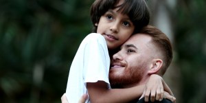 La mayor alegría de los hijos es que la vean en sus padres 