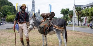 El peregrino más «cool»: Va a Lourdes… como en el siglo XIX