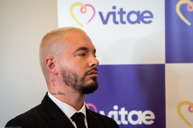 J BalvinColombian-singer-J-Balvin-during-Vitae-Foundation-Summit-Antoine-Mekary-ALETEIA