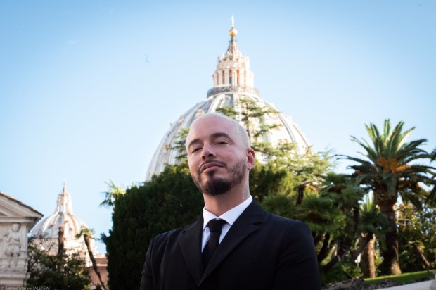 J BalvinColombian-singer-J-Balvin-during-Vitae-Foundation-Summit-Antoine-Mekary-ALETEIA