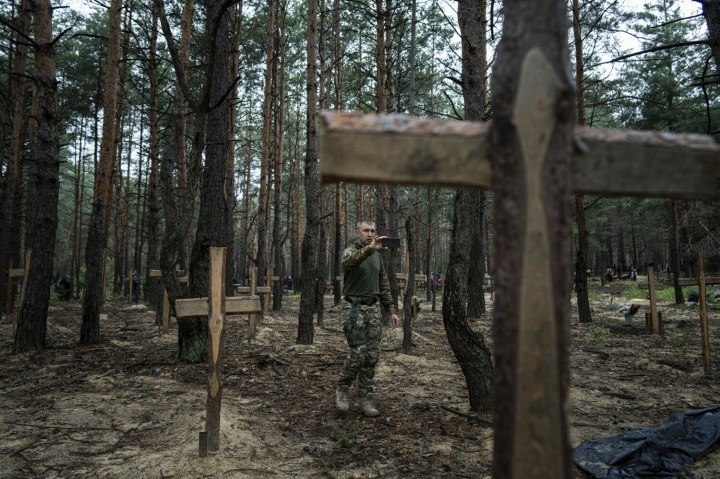 odkryto masowe groby w Iziumie na Ukrainie