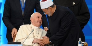 Caso Irán, el Papa a líderes religiosos: respetar a las mujeres
