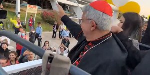 La impresionante bienvenida que le dieron al nuevo cardenal en Paraguay