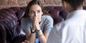 Cómo prevenir el suicidio en adolescentes: consejos del psiquiatra