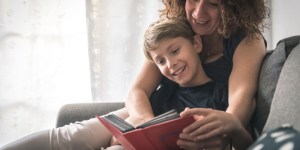 Compartir historias de la familia es bueno para los niños, según la ciencia