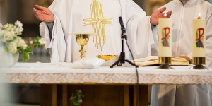 ¿Casulla? ¿Manípulo? ¿Introito? San Antonio María Claret explica la misa