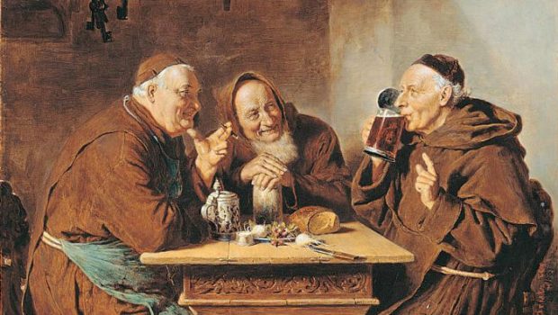 monjes bebiendo cerveza