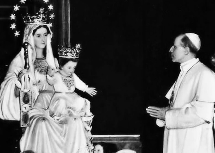 Pius-XII-in-veneration-of-the-statue-of-Our-Lady-of-Arabia-the-Vatican-December-17-1949-
