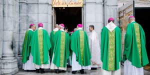 ¿Qué función tienen los obispos en la Iglesia católica?