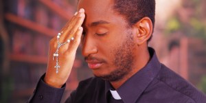 ¿Conoces la importancia de hacer bien la señal de la cruz?