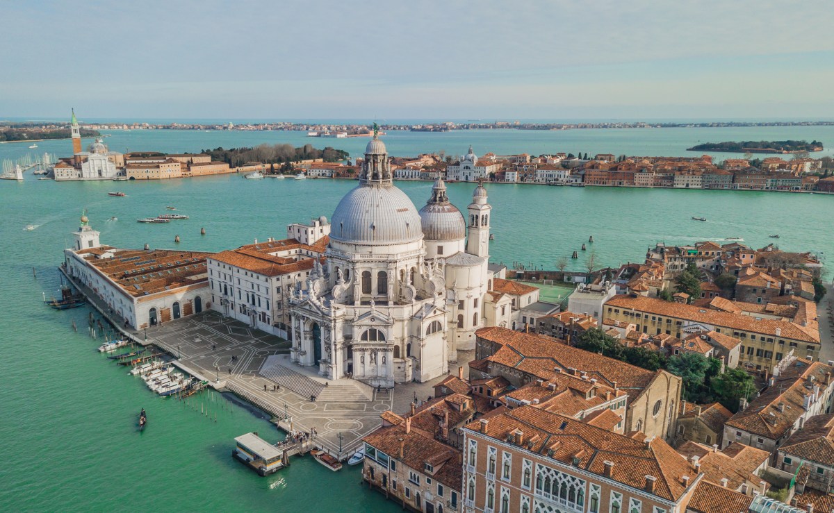 BASILIQUE-VENISE-shutterstock_1055755679.jpg