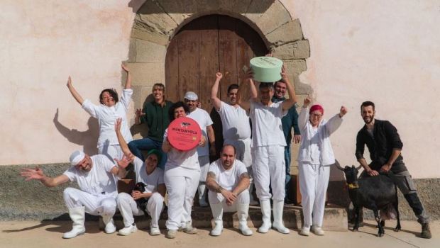 El equipo de Formatges Muntanyola, ganadores del Oro en los World Cheese Awards 2022.
