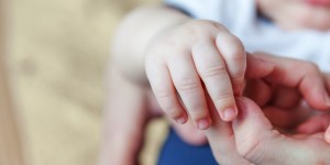 Un bebé renace gracias a la cuna térmica de una parroquia