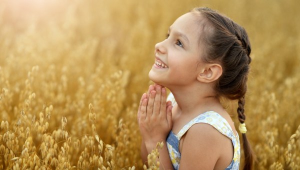 Un enfant qui prie