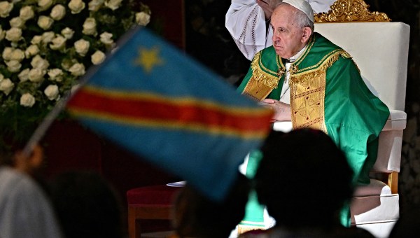 Pope-Francis-celebrates-a-Holy-Mass-for-the-Congolese-community-AFP