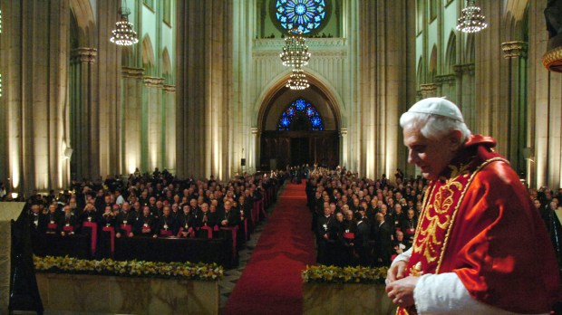 Bento XVI fala aos bispos na Catedral de São Paulo em 11 de Maio de 2007