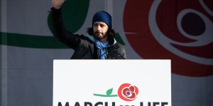 Jonathan Roumie en March for Life: «Dios es real»