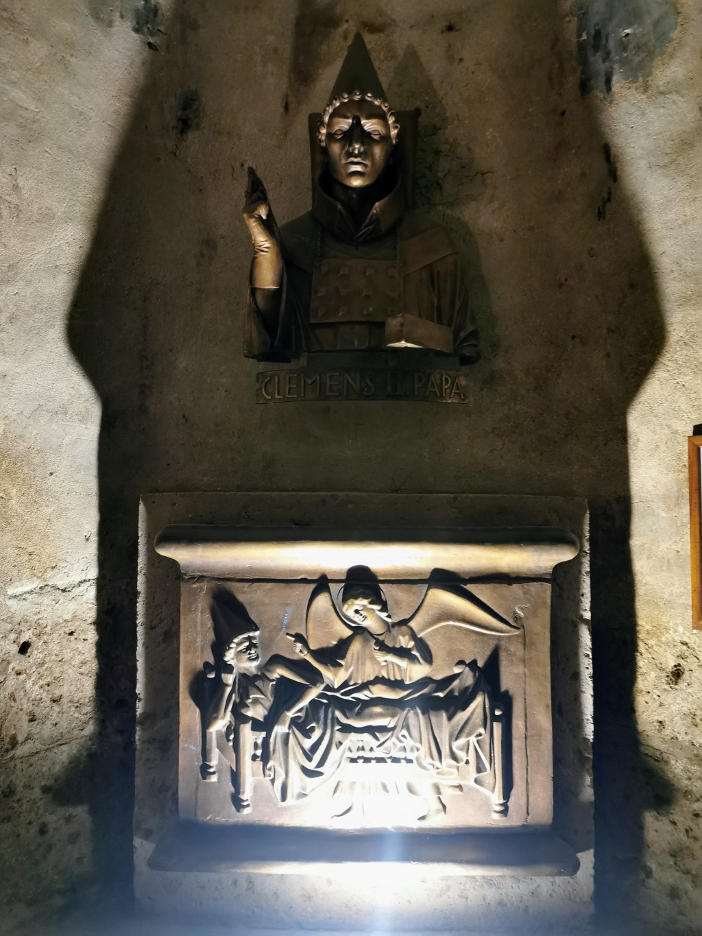 Busto de bronce de Papa Clemente II