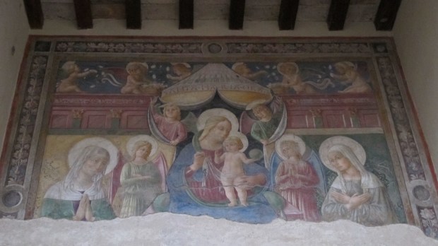 Fresco en el Monasterio de Santa Ana en Foligno, Italia
