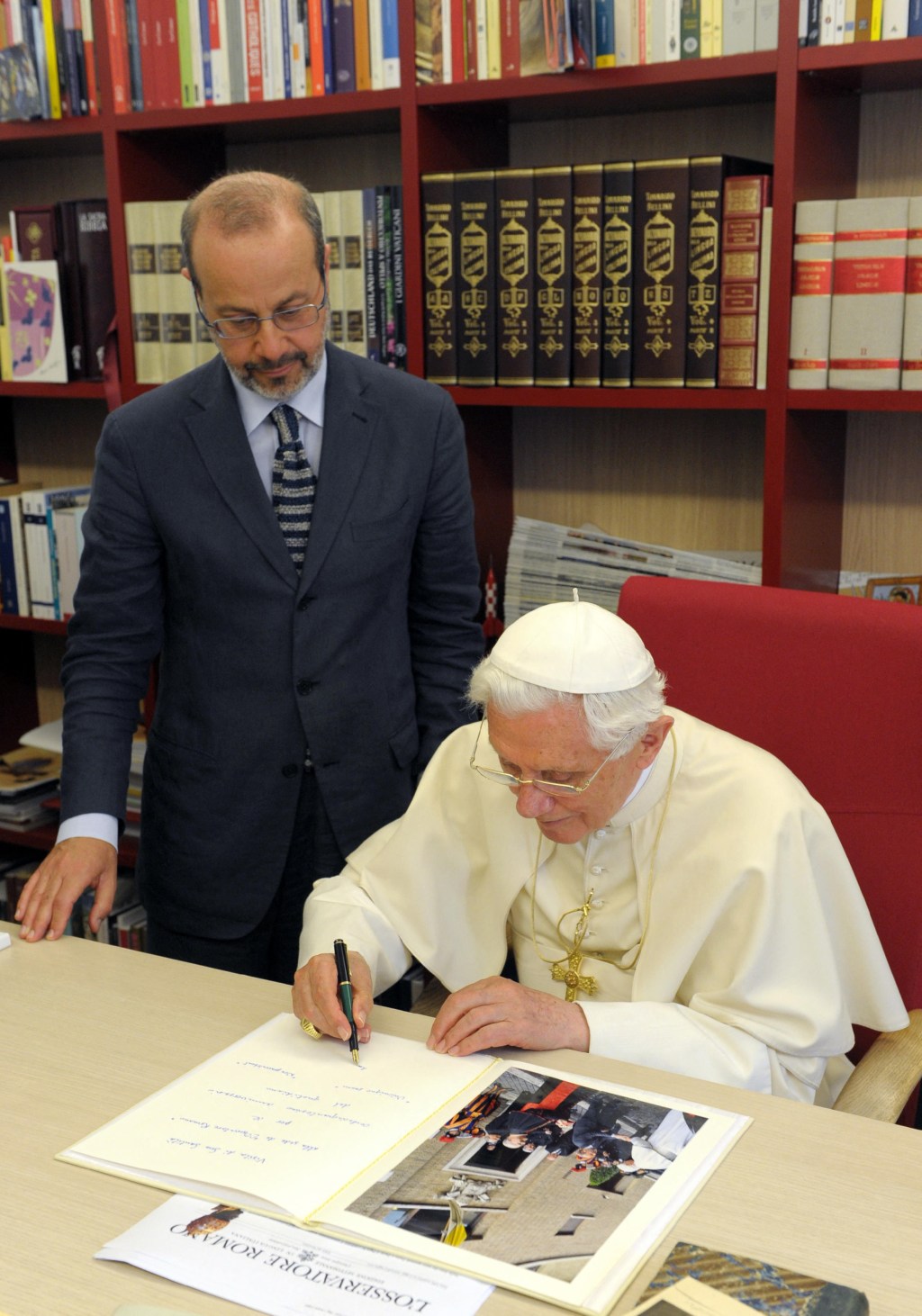 Pope-Benedict-XVI-signing-the-visitors-book-next-to-Osservatore-Romano-editor-in-chief-Giovanni-Maria-Vian-AFP