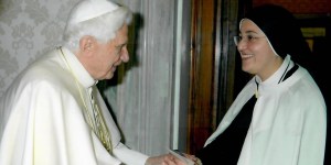 Tres monjas contemplativas recogen el legado de Benedicto XVI
