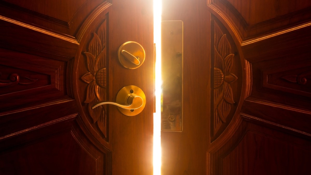 open door light