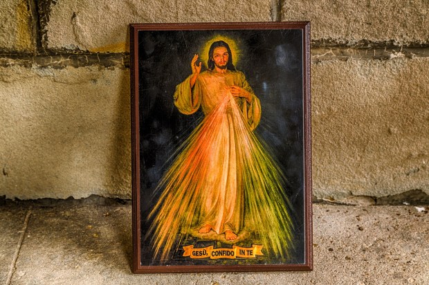 Divine Mercy, Jesus Image, stone wall