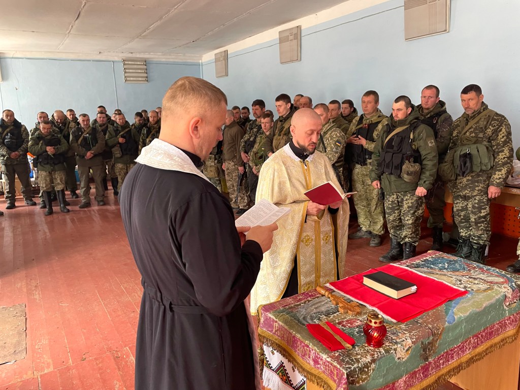 Fr. Andriy Zelinskyy offers Divine Liturgy for Ukrainian troops