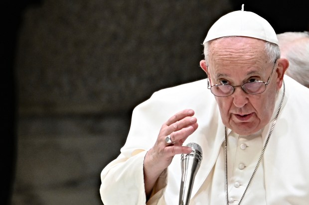 Pope-Francis-Blesss-faithful-at-the-end-of-his-weekly-audience